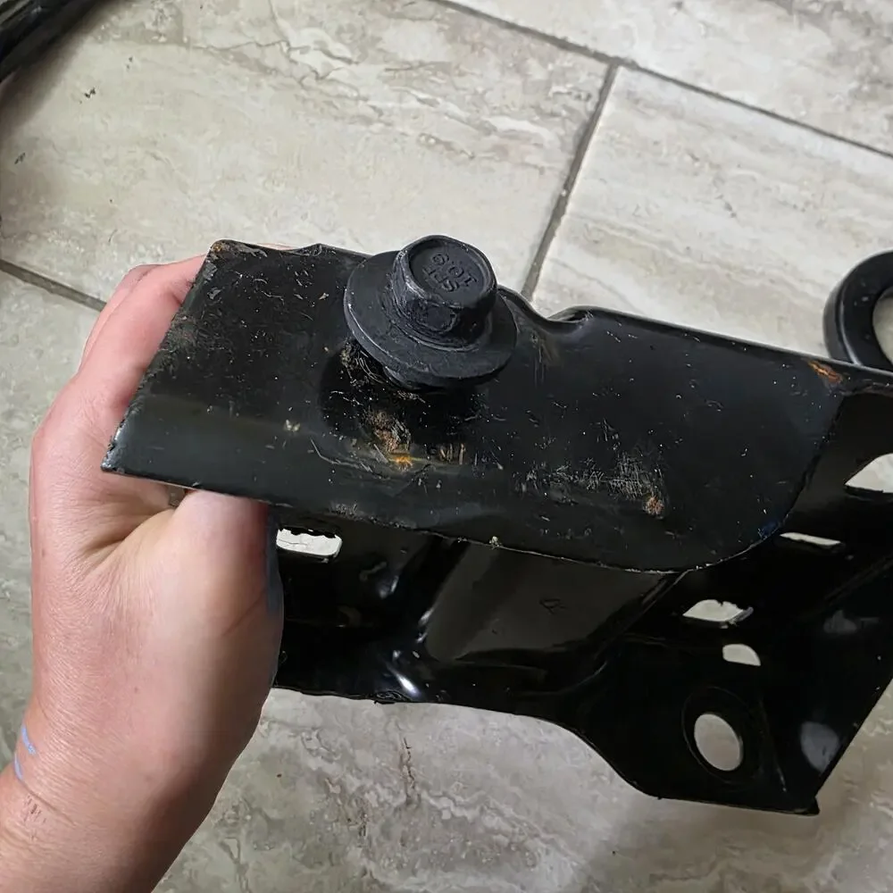 2020-2023 Chevrolet Silverado‎ 2500 3500 Front Right Bumper Bar Bracket 84568470